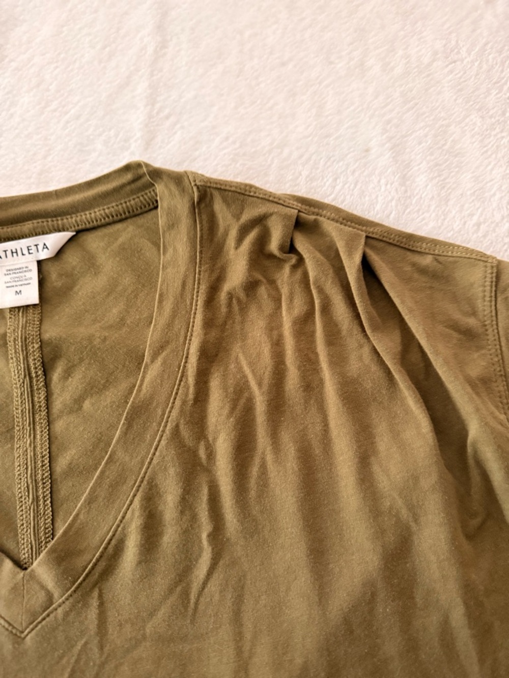 Athleta Olive Green V-neck Outbound Twist Tee Sleeveless Top M - Picture 4 of 7